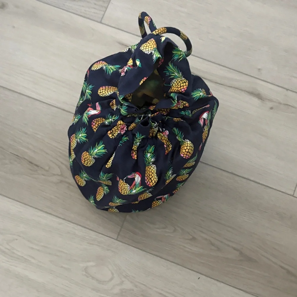 Vera Bradley Toucan Party Pineapple quilted bag set. Plus 4 other travel items - Picture 9 of 16